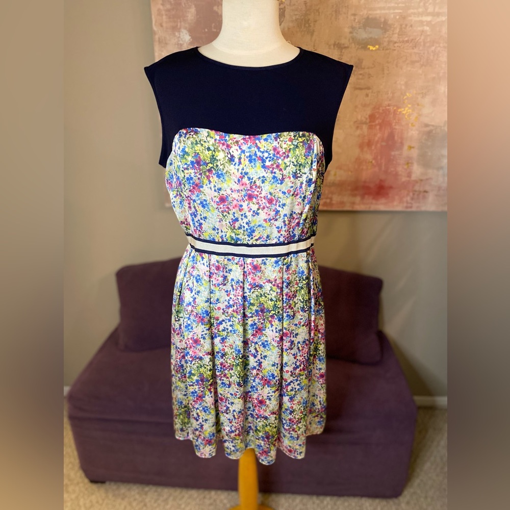 Guess Frannie Dress Summertime Field Printโ Blue Dress with Keyhole back Size XL